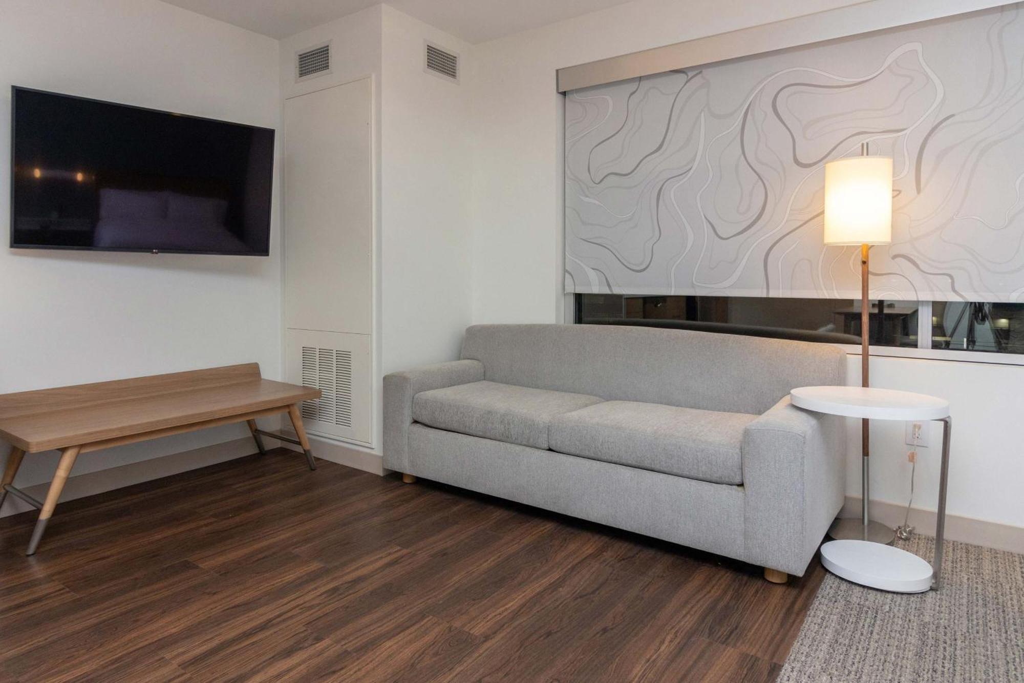 Element Midtown Hotel 3*