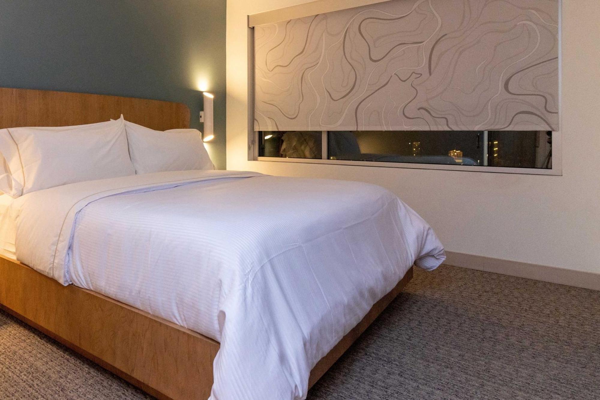 Element Midtown Hotel 3*